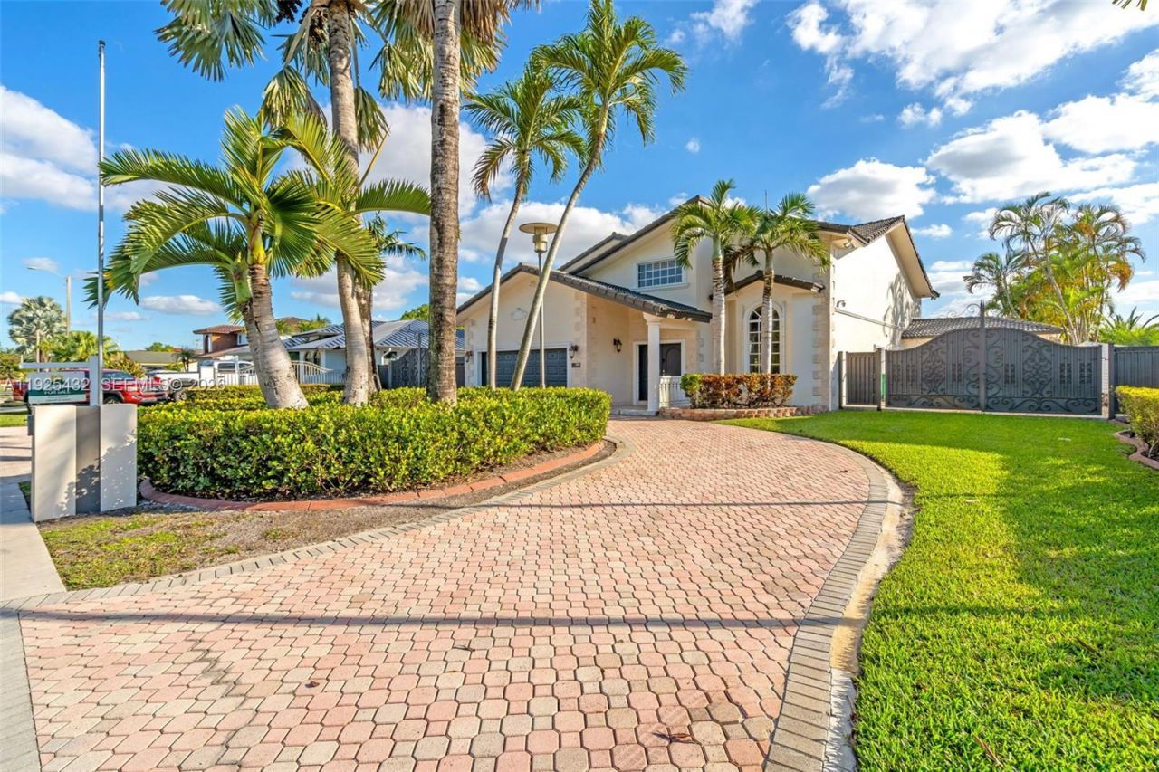 10298 NW 130th St, Hialeah Gardens, FL 33018 Photo