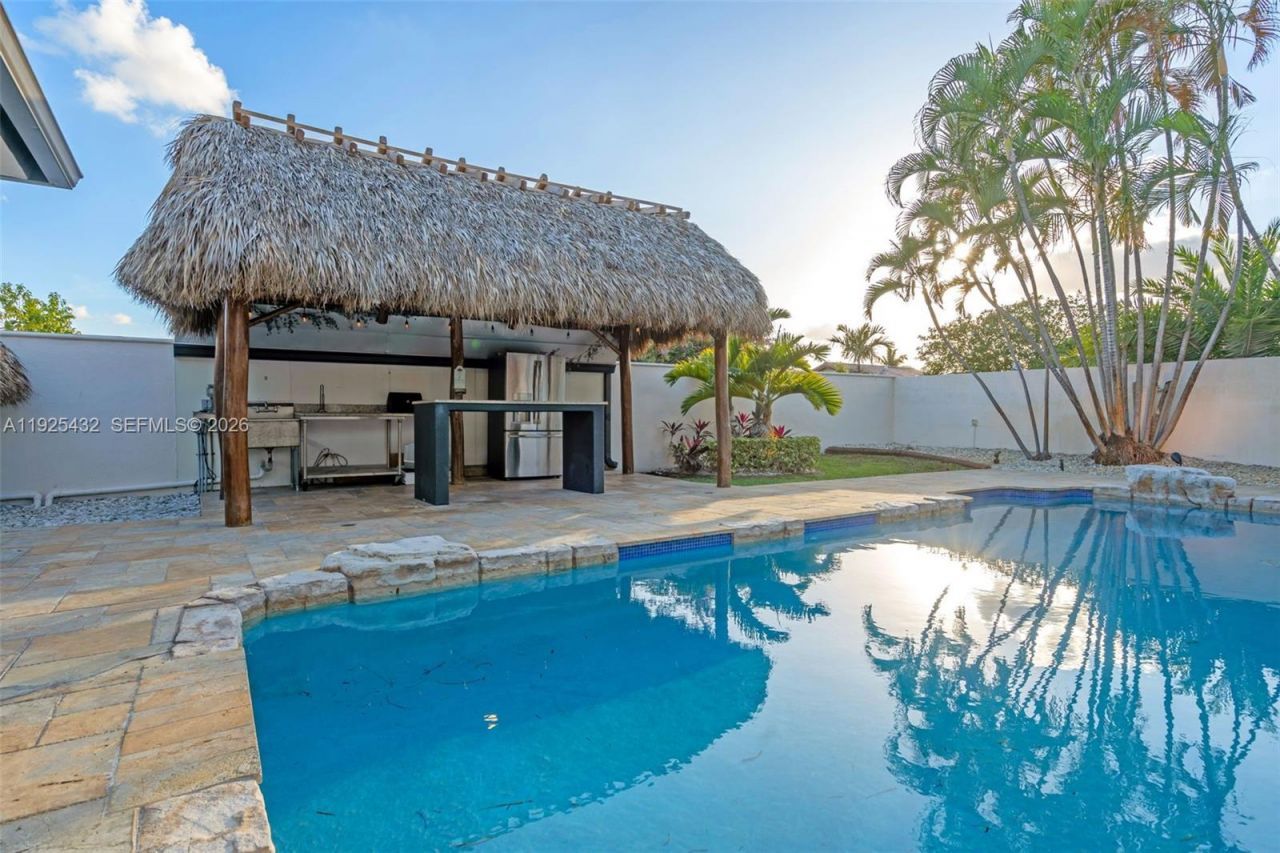 10298 NW 130th St, Hialeah Gardens, FL 33018 Photo