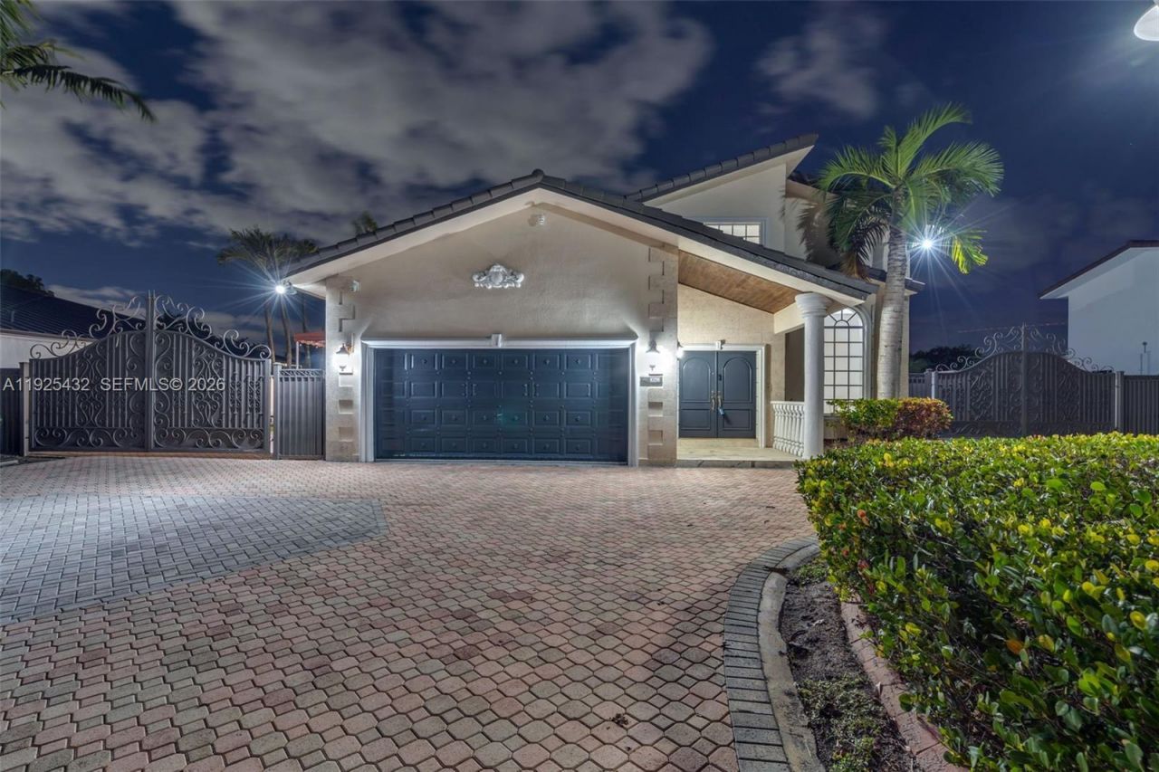 10298 NW 130th St, Hialeah Gardens, FL 33018 Photo