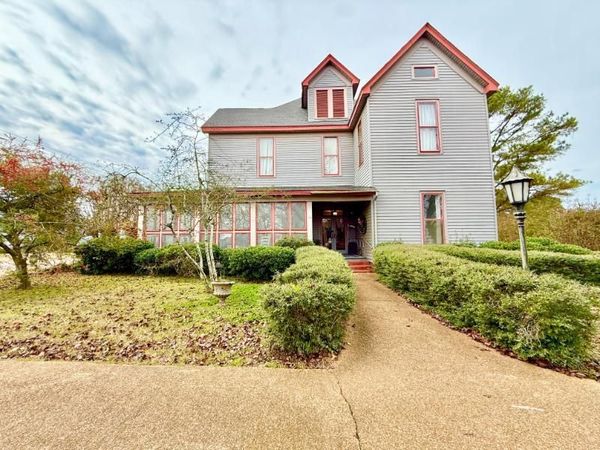 435 N Jackson, Houston, MS 38851