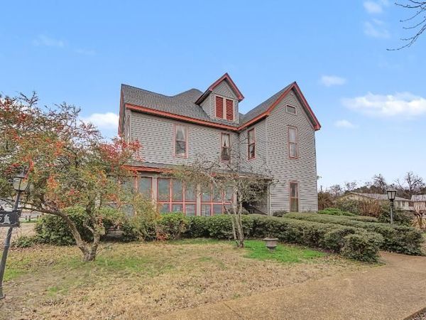 435 N Jackson, Houston, MS 38851