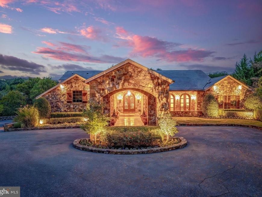 2 Piney Meetinghouse Court, Potomac, MD 20854 Main Photo