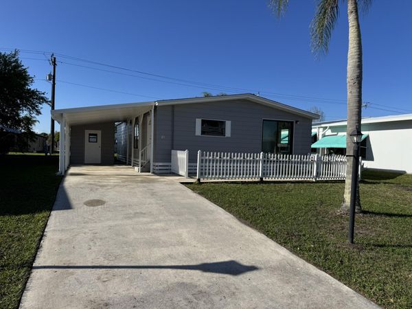 83 Flores Del Norte, Fort Pierce, FL 34951