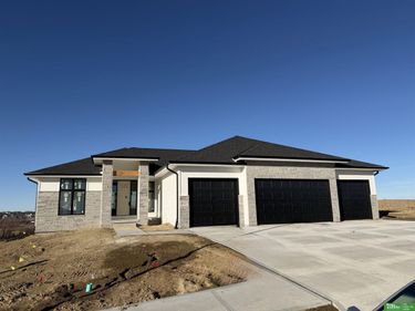 5614 N 199th Street, Elkhorn, NE 68022