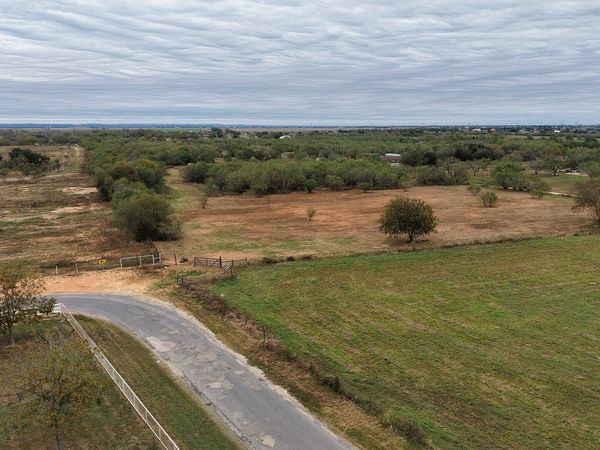 000 W County Road 681, Lytle, TX 78052