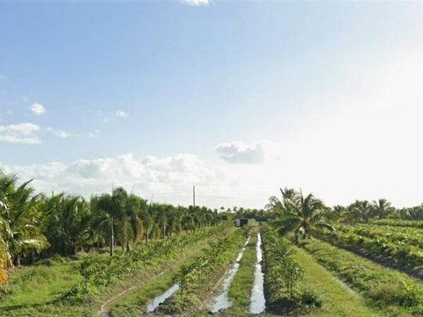 2 SW 127TH AVE, MIAMI, FL 33035