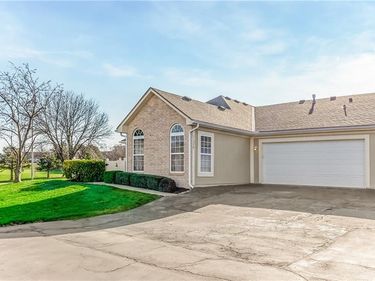 11274 S Pflumm Road, Olathe, KS 66215