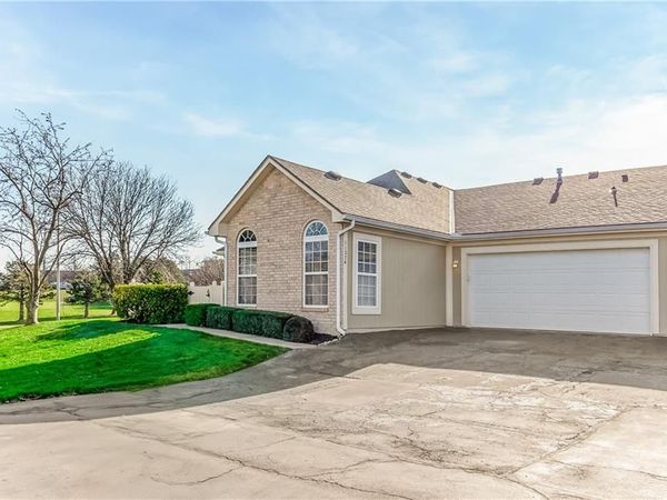 11274 S Pflumm Road, Olathe, KS 66215