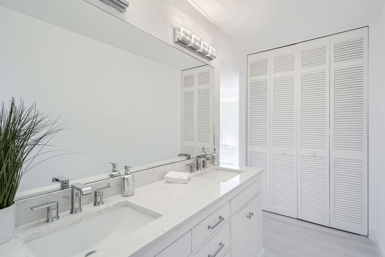 1147 Hillsboro Mile, Unit 504, Hillsboro Beach, FL 33062 Photo