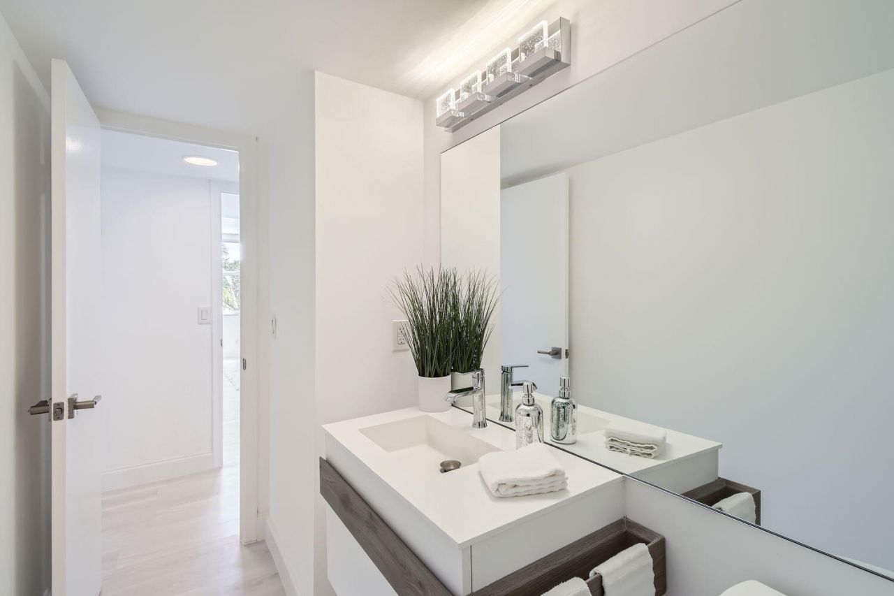 1147 Hillsboro Mile, Unit 504, Hillsboro Beach, FL 33062 Photo