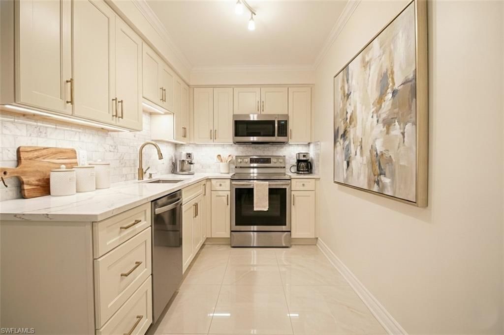 800 S Golf Dr, Unit N205, Naples, FL 34102 Photo