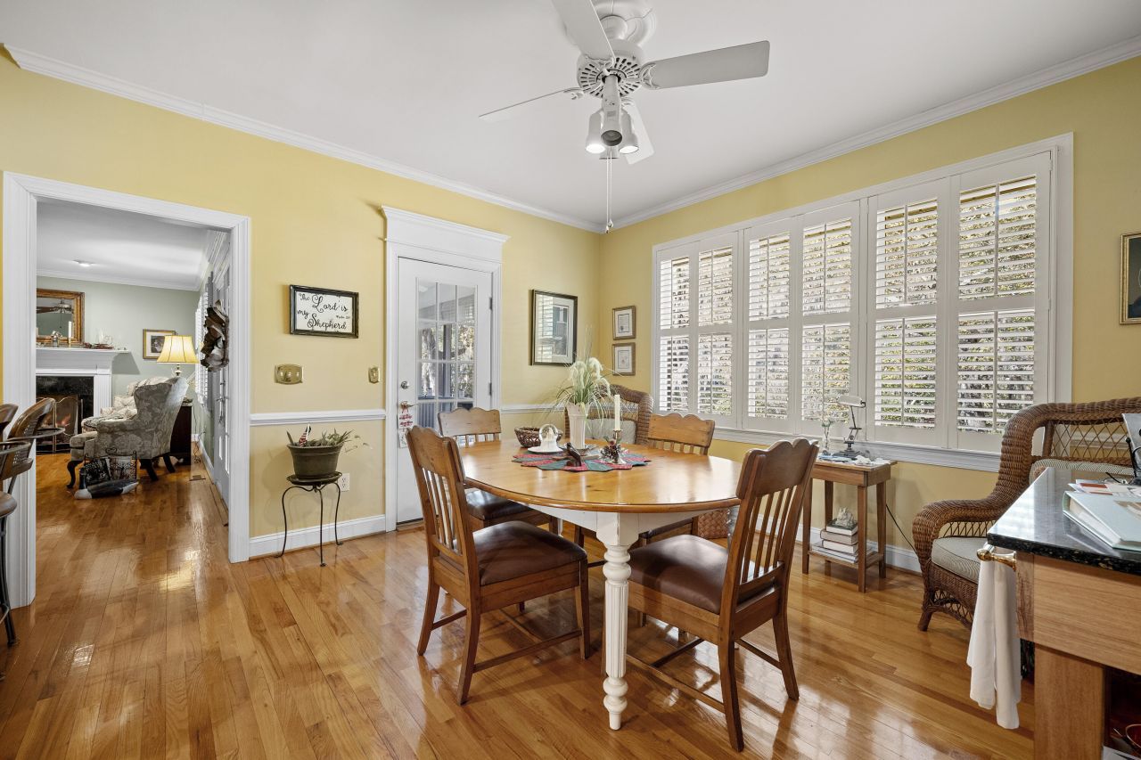 2476 Vaucluse Road Photo 13