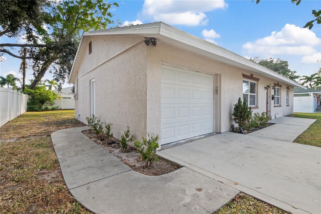 4389 Trout Drive Se, Saint Petersburg, FL 33705 Photo