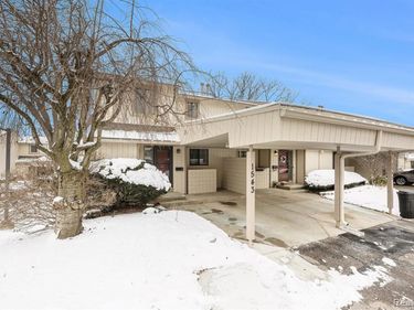 1543 Charter Oak Drive, Rochester Hills, MI 48309