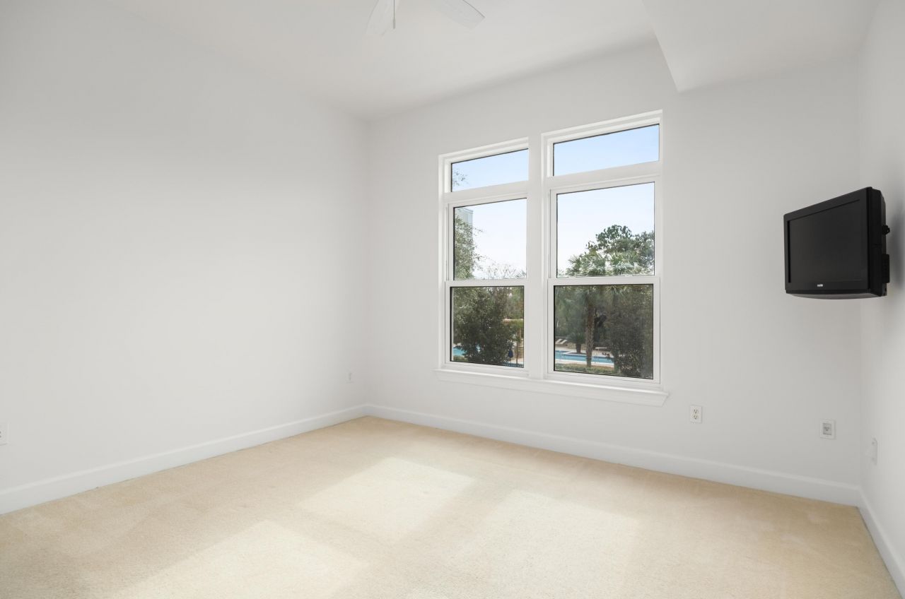 135 Pier View Street Photo 12