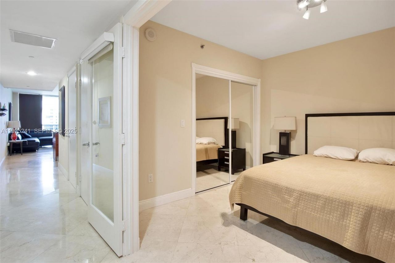 1830 S Ocean Dr, Unit 2212, Hallandale Beach, FL 33009 Photo