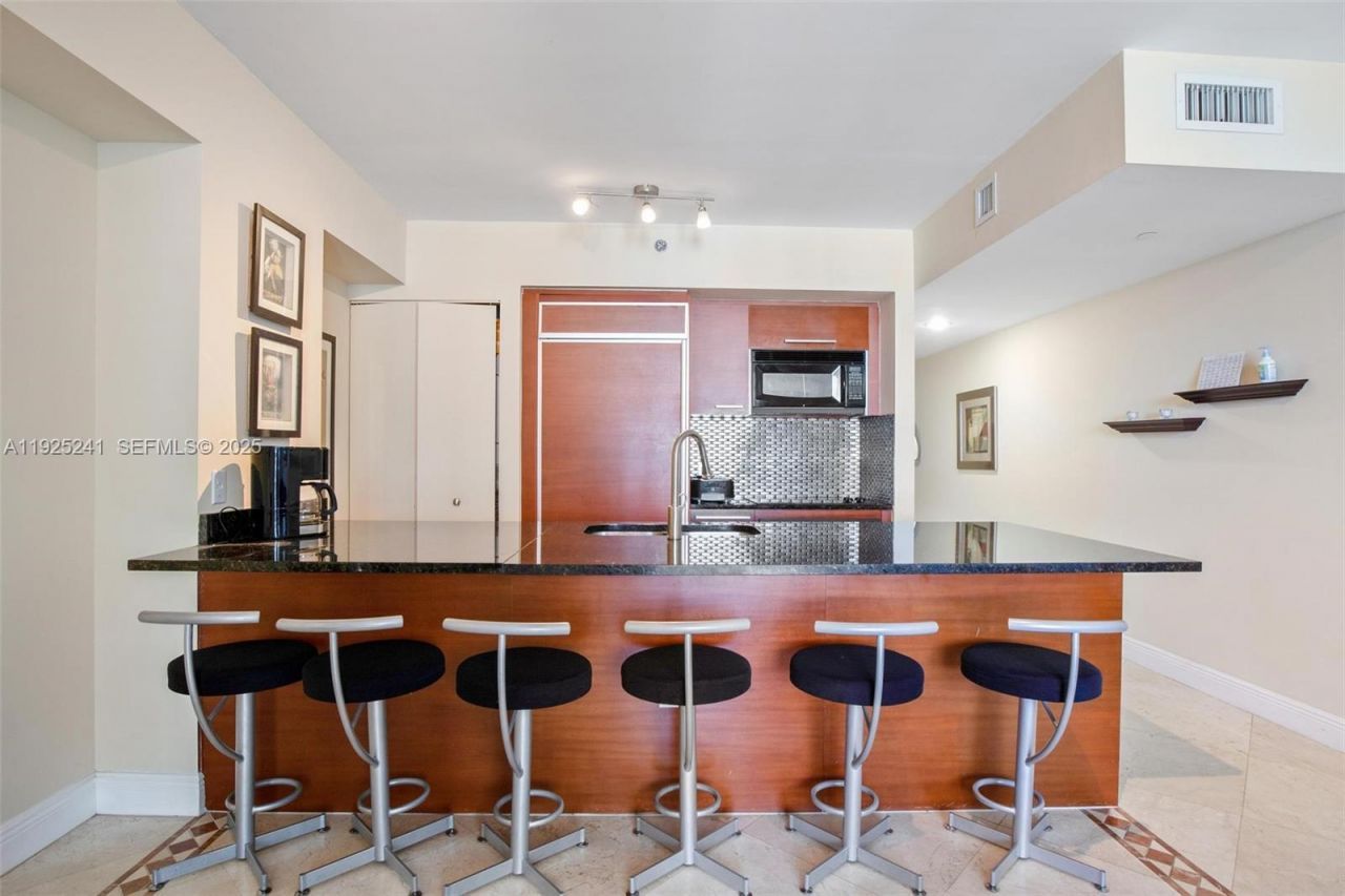 1830 S Ocean Dr, Unit 2212, Hallandale Beach, FL 33009 Photo