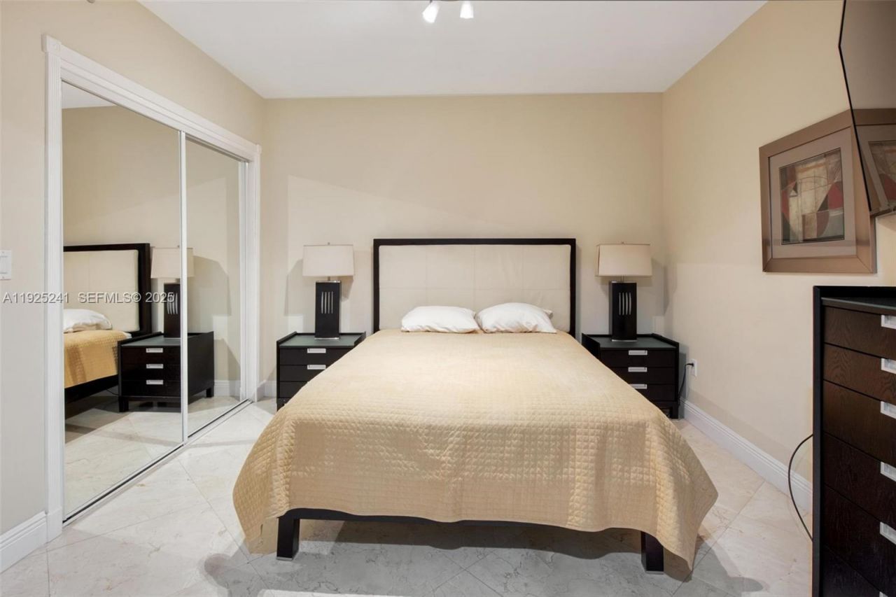 1830 S Ocean Dr, Unit 2212, Hallandale Beach, FL 33009 Photo