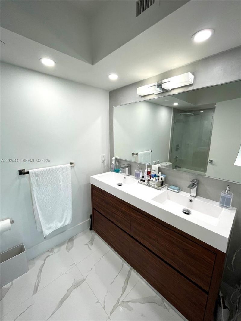 5900 Collins Ave, Unit 1104, Miami Beach, FL 33140 Photo