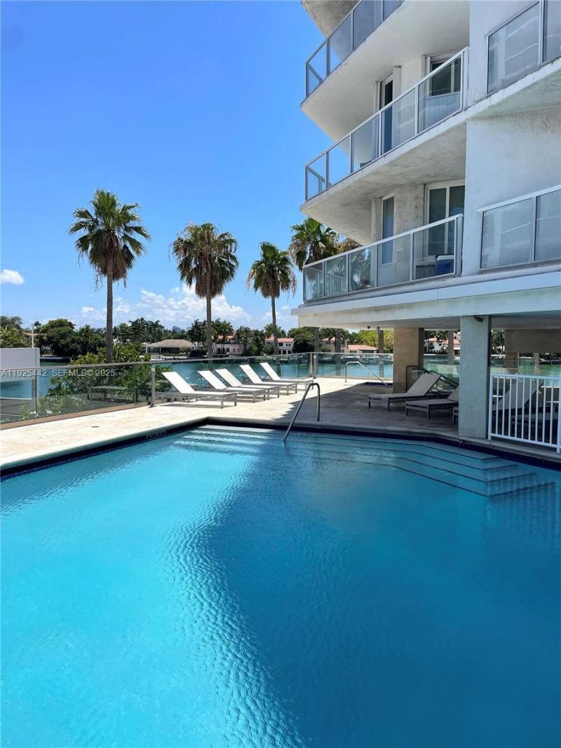 5900 Collins Ave, Unit 1104, Miami Beach, FL 33140 Photo