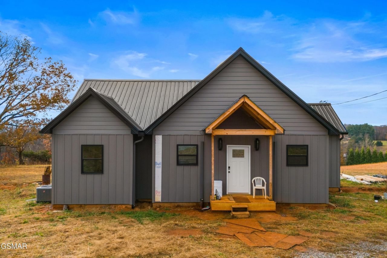 141 E Robert E Lee Drive Newport, TN 37821