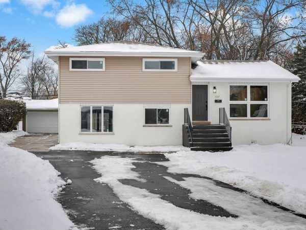 137 Julie Drive, Glenview, IL 60025