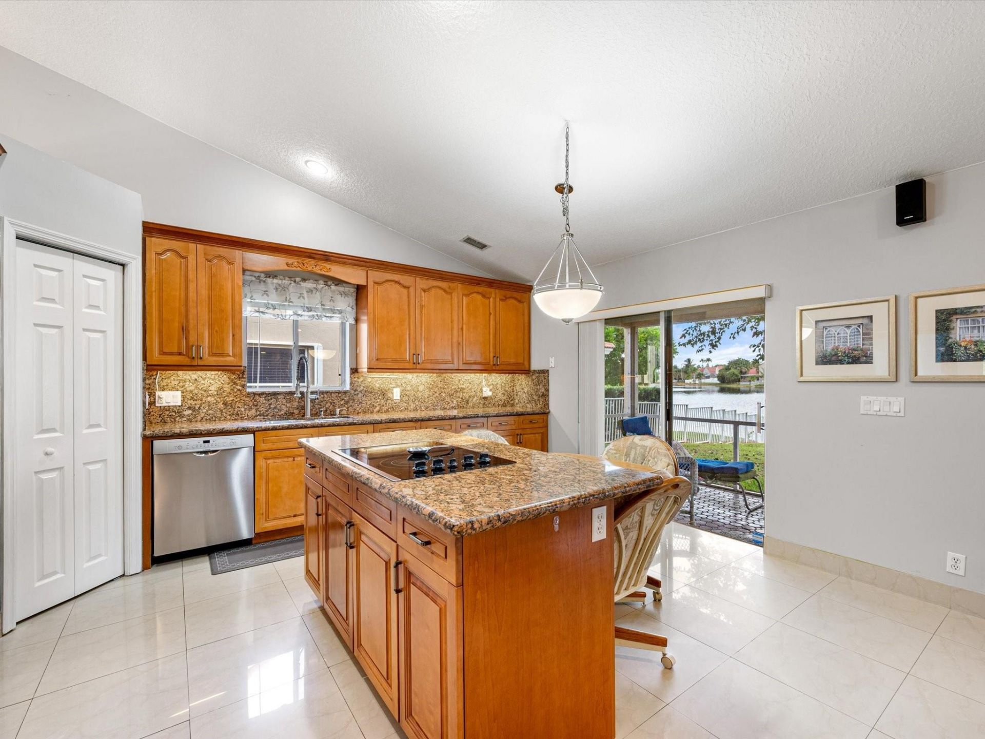 1011 NW 193rd Avenue, Pembroke Pines, FL 33029 Photo