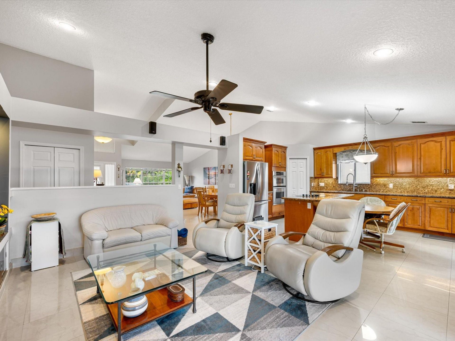 1011 NW 193rd Avenue, Pembroke Pines, FL 33029 Photo