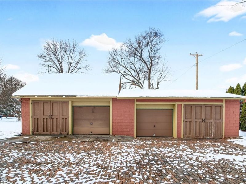 459 E High Avenue, New Philadelphia, OH 44663 Photo 9