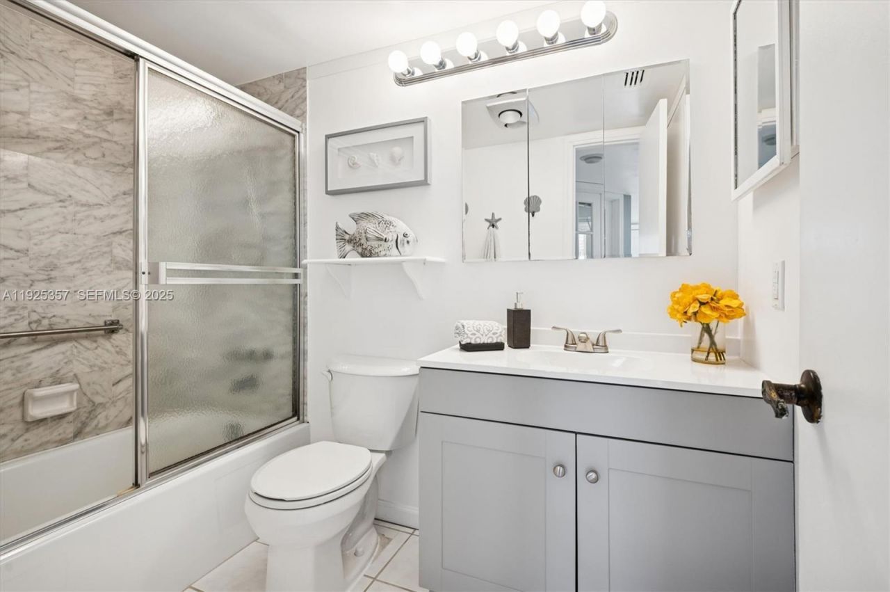 9511 N Hollybrook Lake Dr, Unit 108, Pembroke Pines, FL 33025 Photo