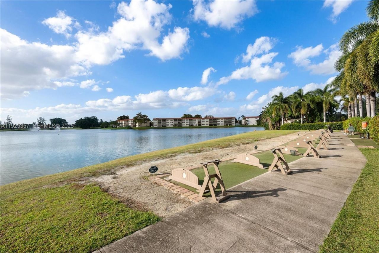 9511 N Hollybrook Lake Dr, Unit 108, Pembroke Pines, FL 33025 Photo