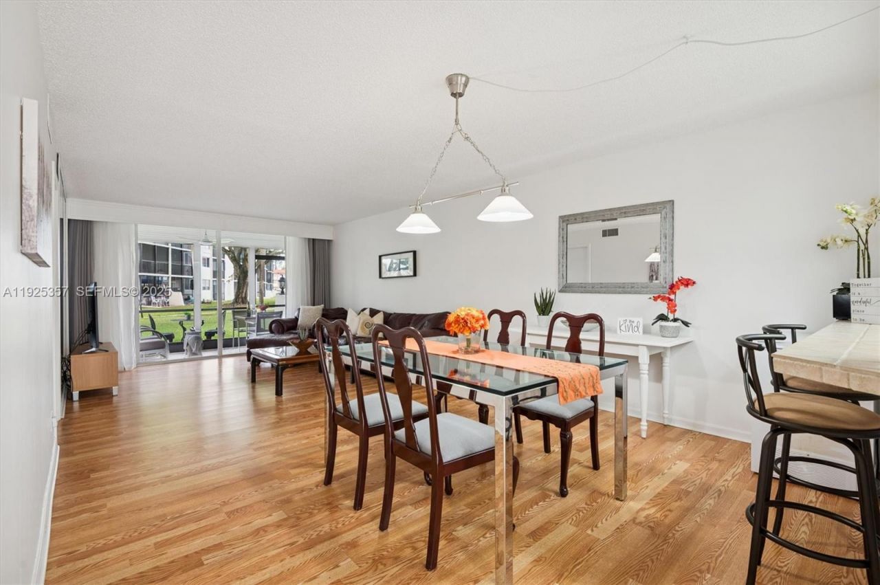 9511 N Hollybrook Lake Dr, Unit 108, Pembroke Pines, FL 33025 Photo