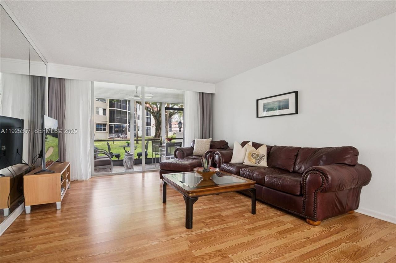 9511 N Hollybrook Lake Dr, Unit 108, Pembroke Pines, FL 33025 Photo