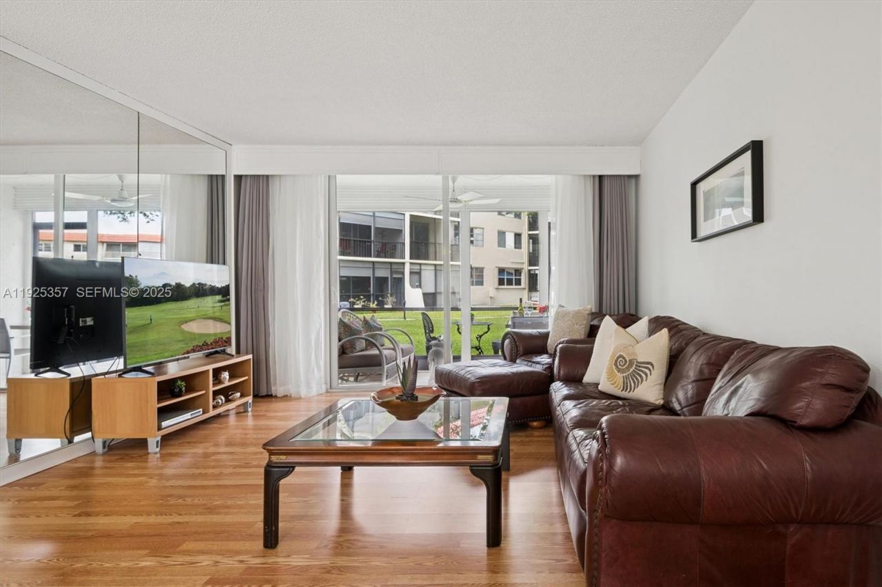 9511 N Hollybrook Lake Dr, Unit 108, Pembroke Pines, FL 33025 Photo