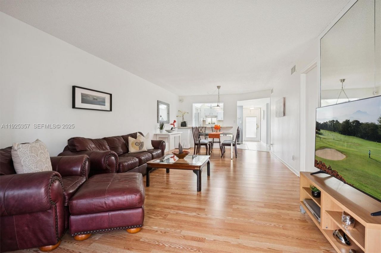 9511 N Hollybrook Lake Dr, Unit 108, Pembroke Pines, FL 33025 Photo