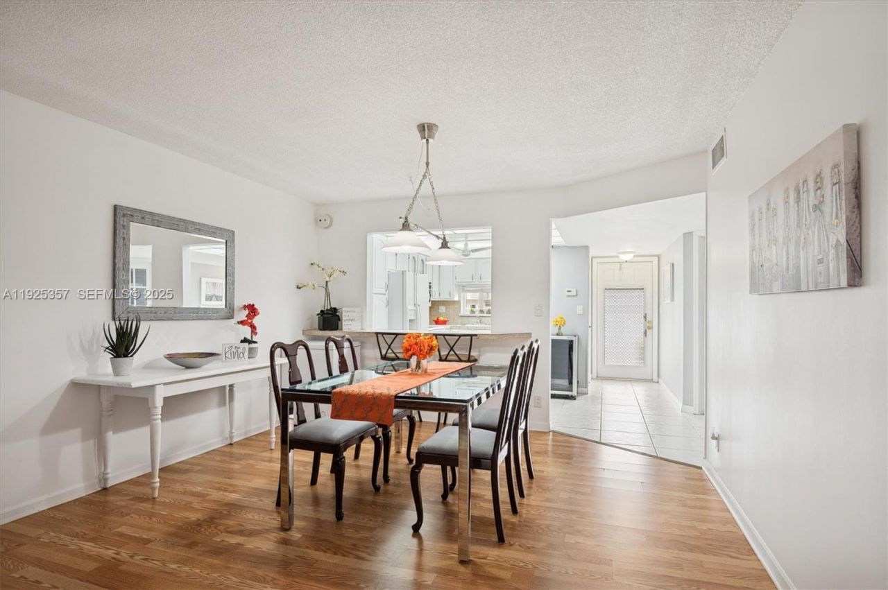 9511 N Hollybrook Lake Dr, Unit 108, Pembroke Pines, FL 33025 Photo