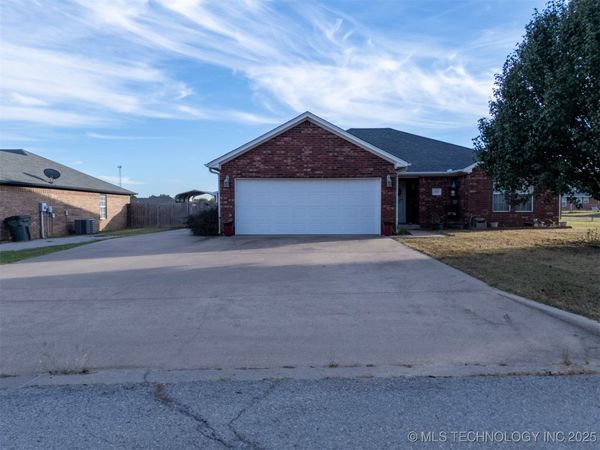 213 Laurel Street, Lone Grove, OK 73443