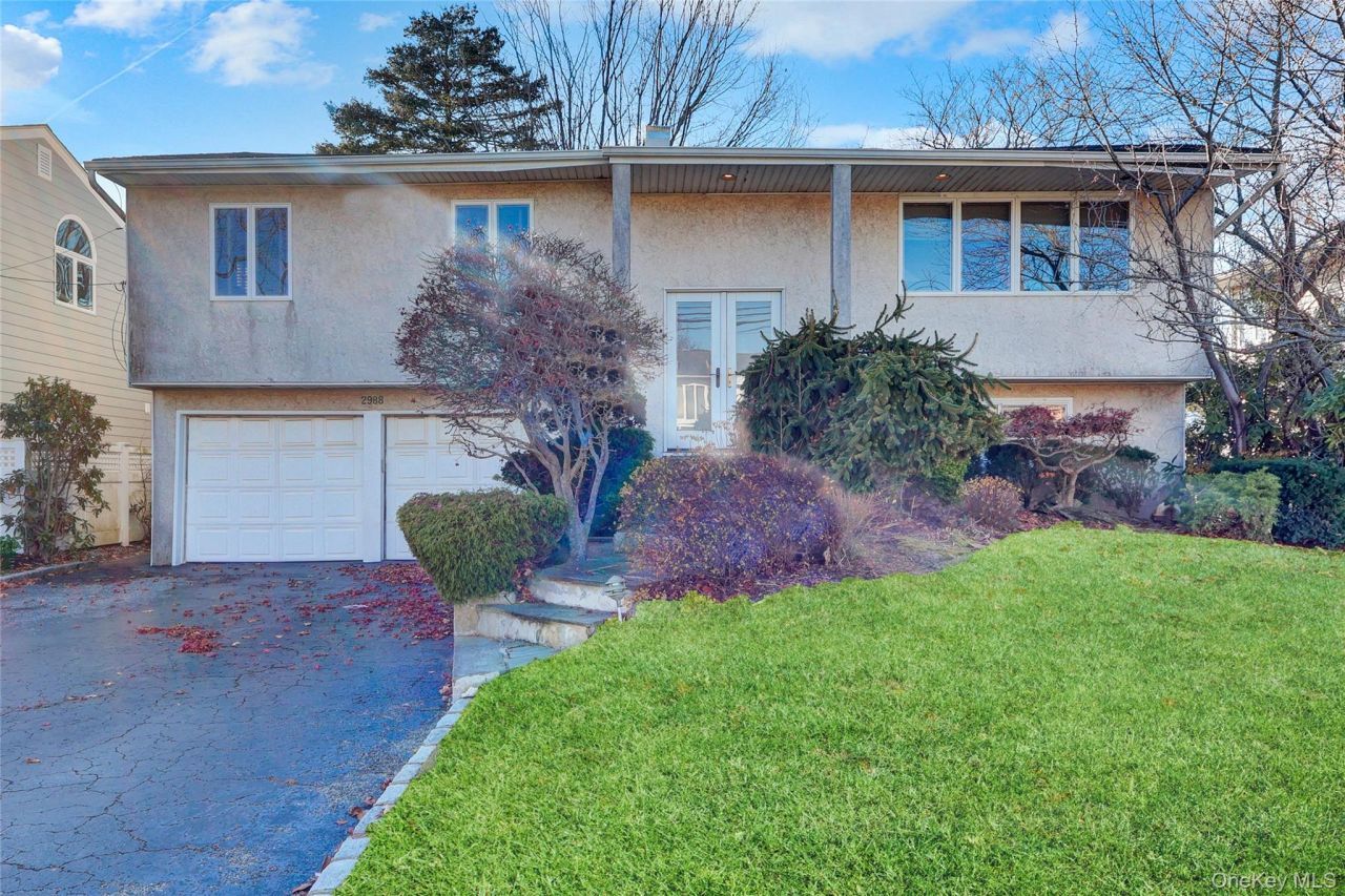 2988 Bond Drive, Merrick, NY 11566 Main Photo