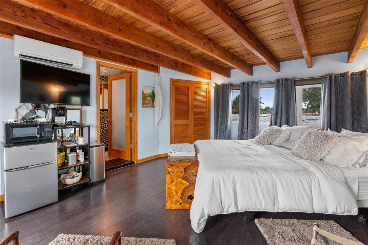 2200 NE 26th Street, Wilton Manors, FL 33305 Photo