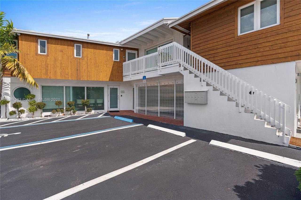 2200 NE 26th Street, Wilton Manors, FL 33305 Photo