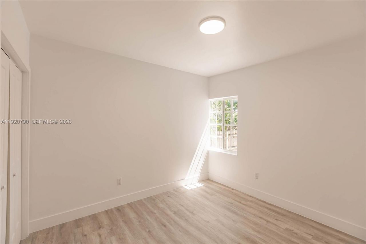 3180 NW 2nd St, Miami, FL 33125 Photo