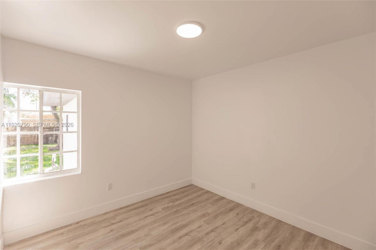 3180 NW 2nd St, Miami, FL 33125 Photo