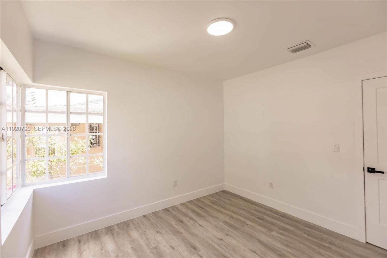 3180 NW 2nd St, Miami, FL 33125 Photo