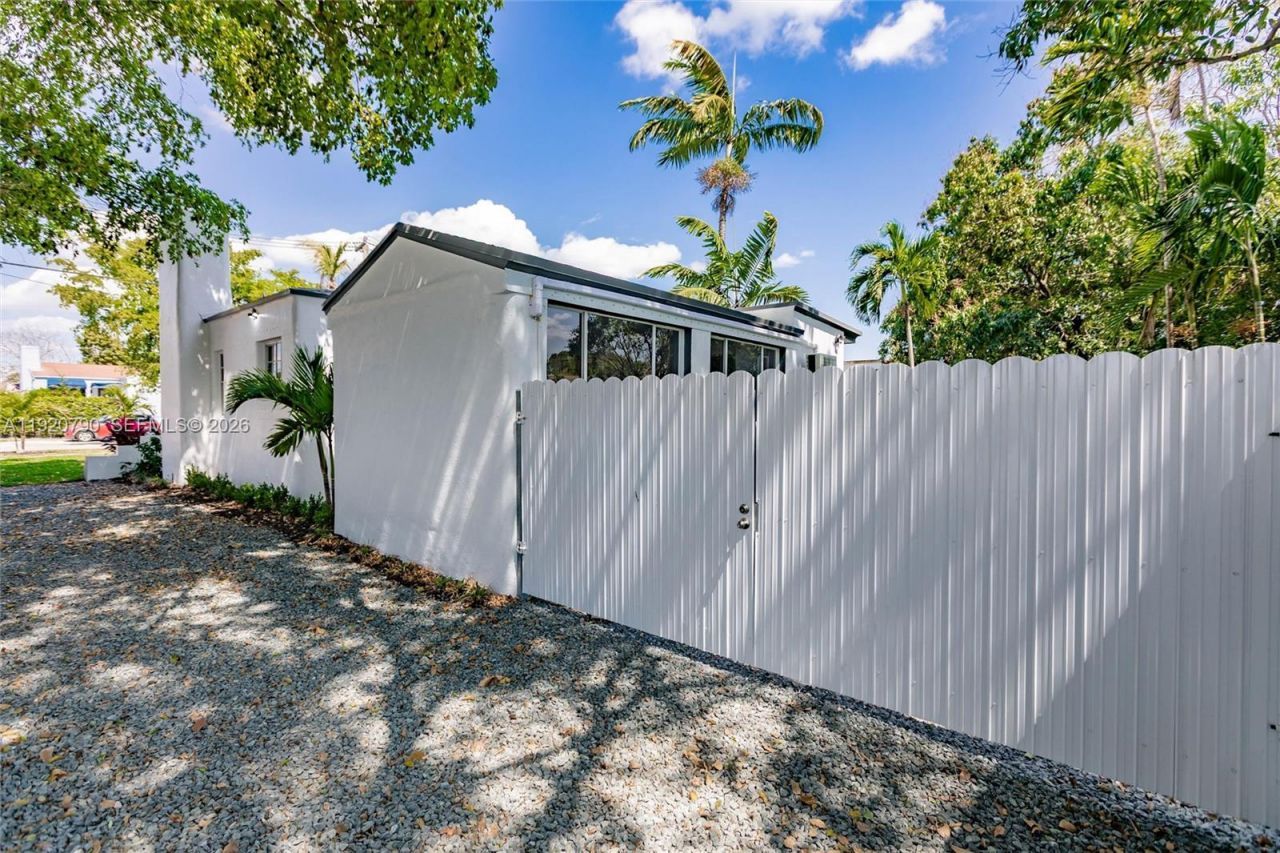 3180 NW 2nd St, Miami, FL 33125 Photo