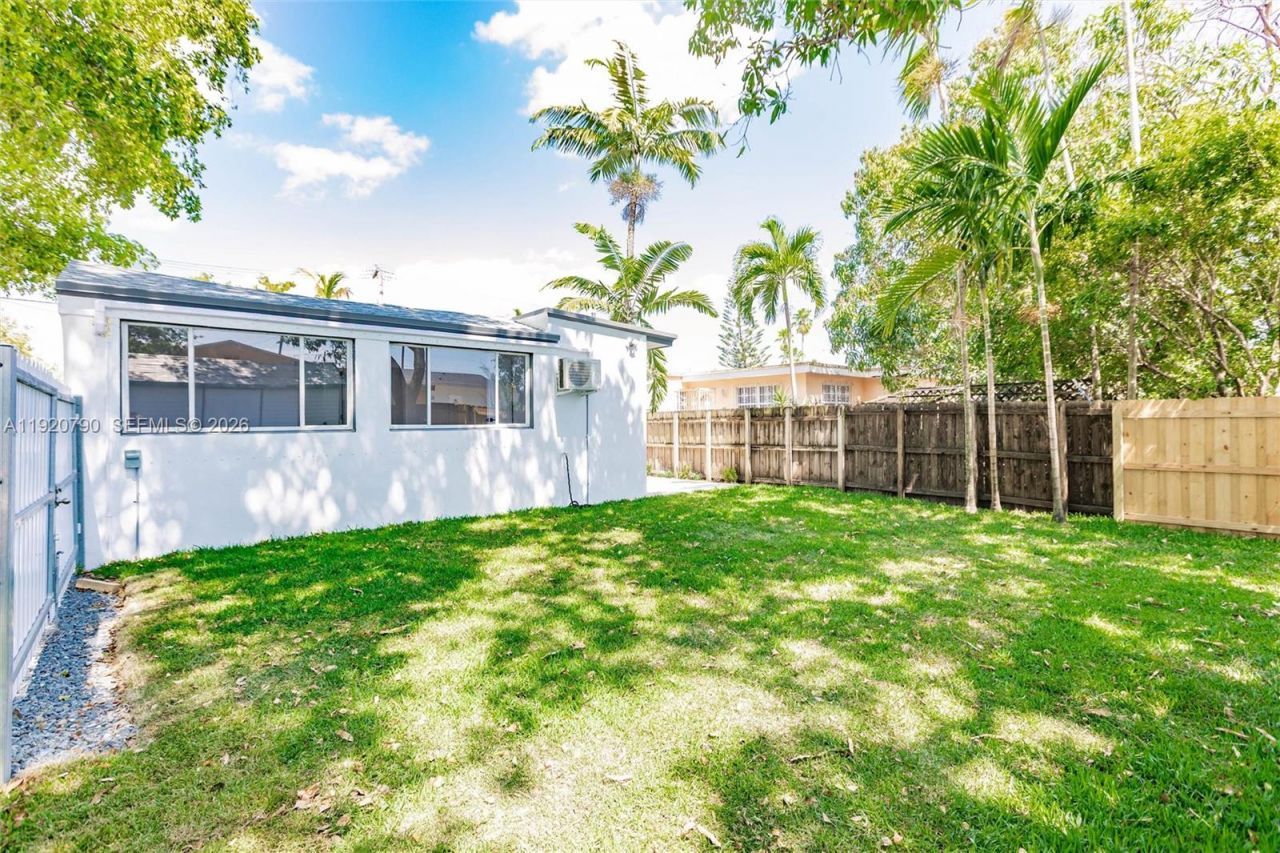 3180 NW 2nd St, Miami, FL 33125 Photo