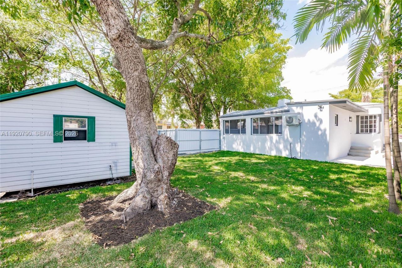 3180 NW 2nd St, Miami, FL 33125 Photo