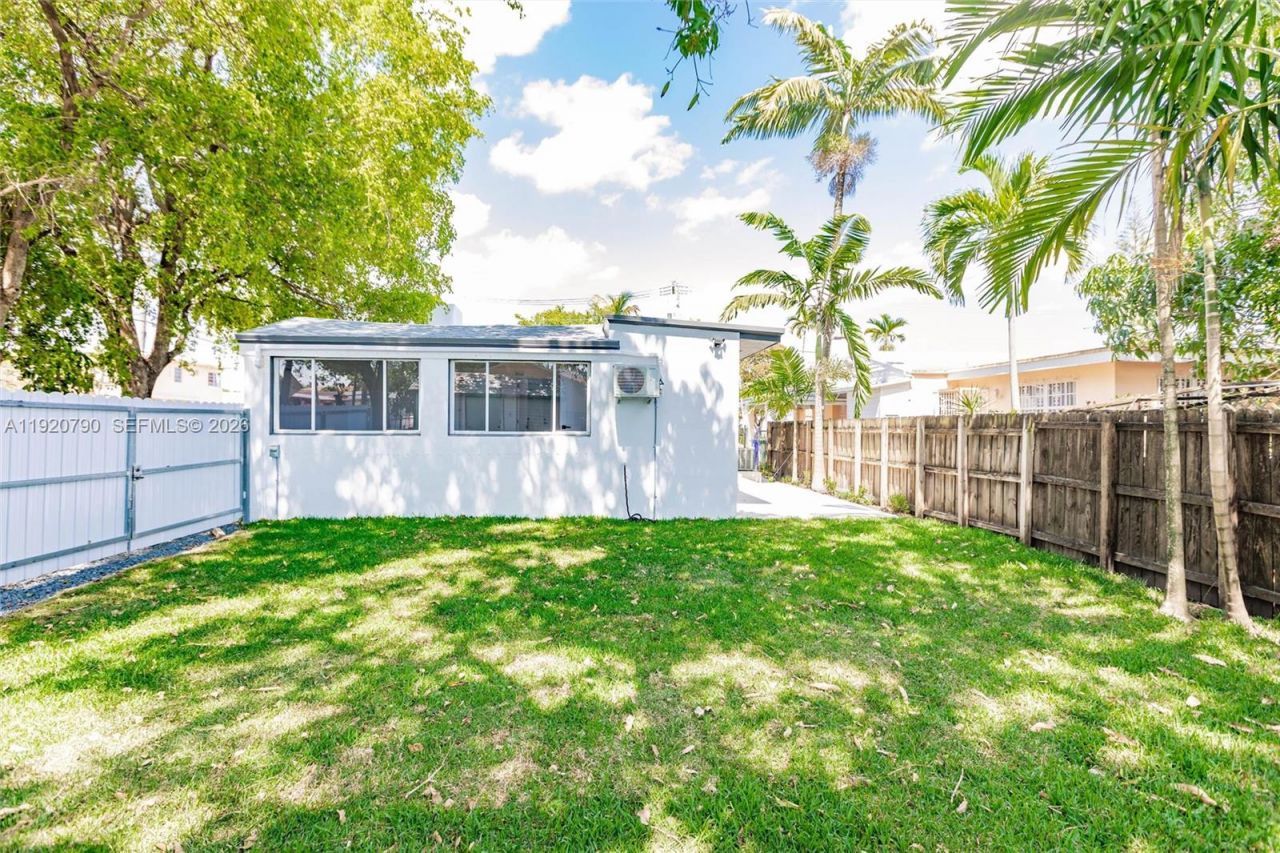 3180 NW 2nd St, Miami, FL 33125 Photo