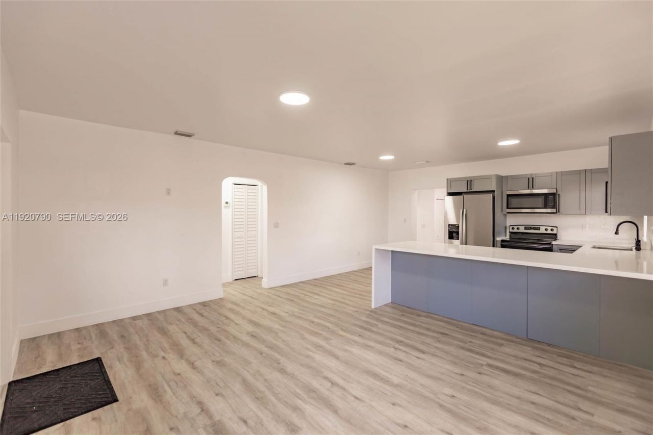 3180 NW 2nd St, Miami, FL 33125 Photo