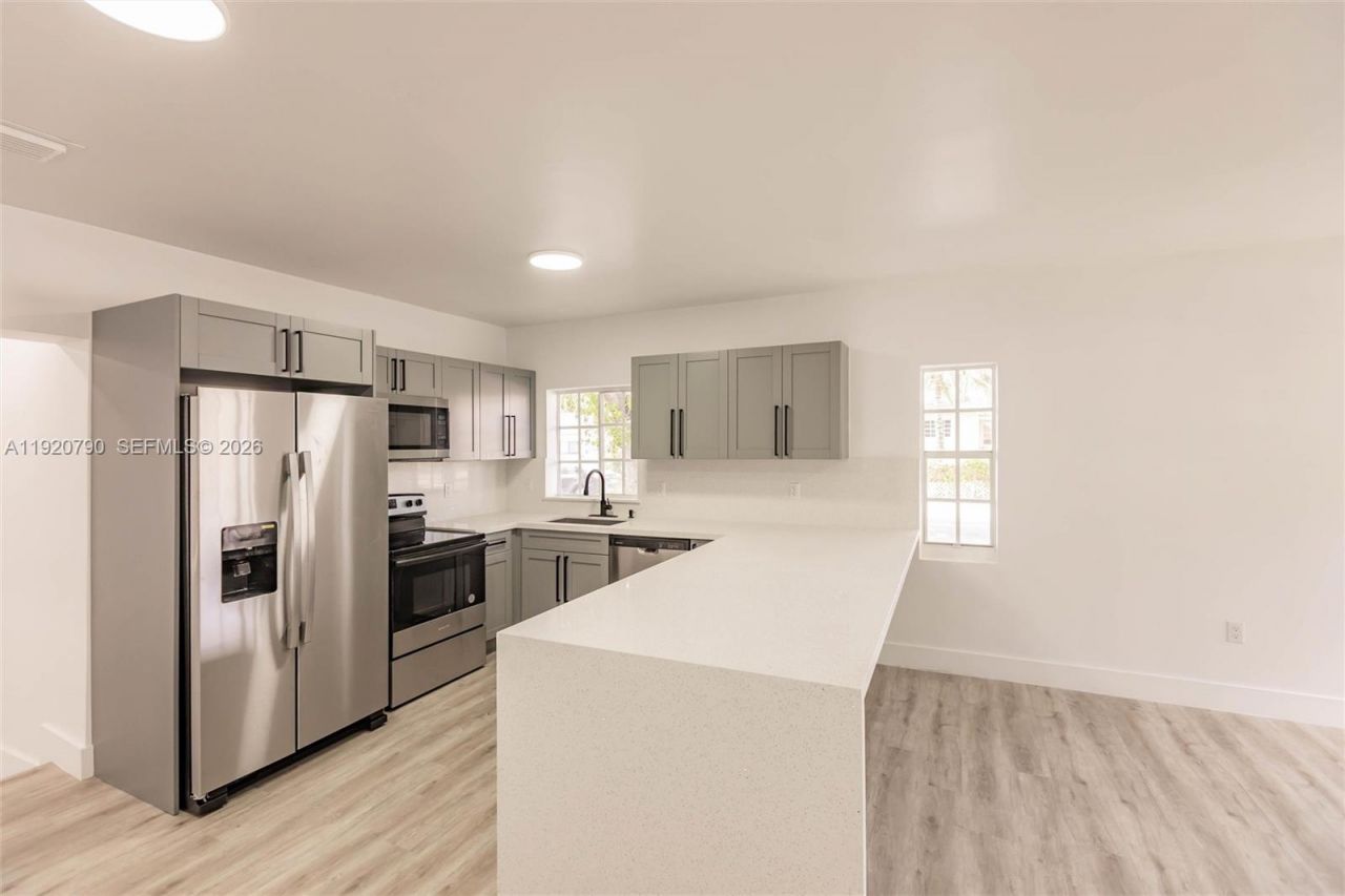 3180 NW 2nd St, Miami, FL 33125 Photo