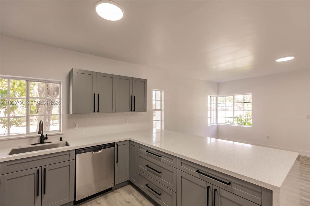 3180 NW 2nd St, Miami, FL 33125 Photo